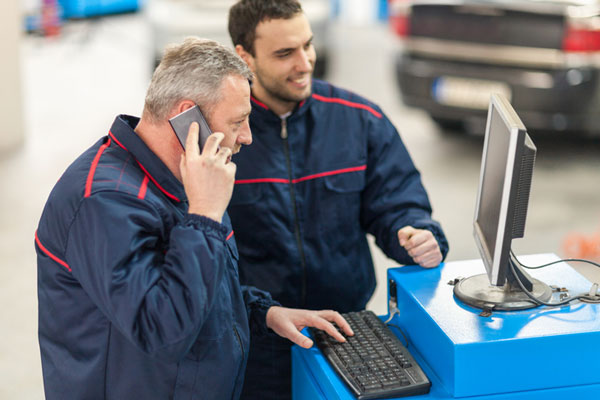 Advisors looking at monitor and talking on phone