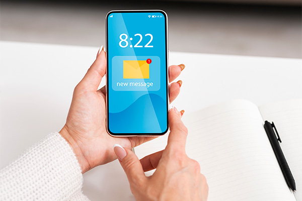 New text message alert on mobile phone